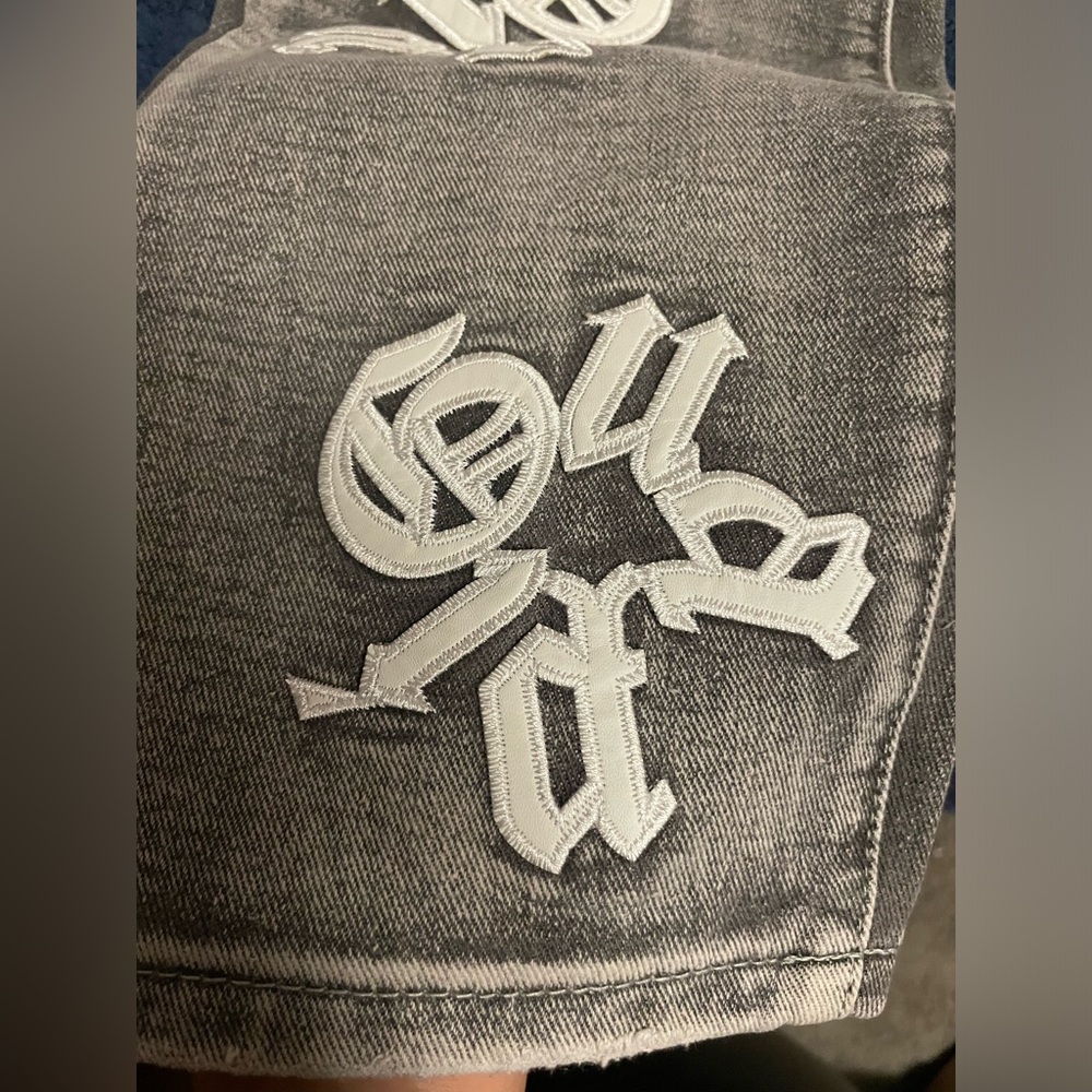 Embroidered Ripped Jeans - Picture 4 of 9